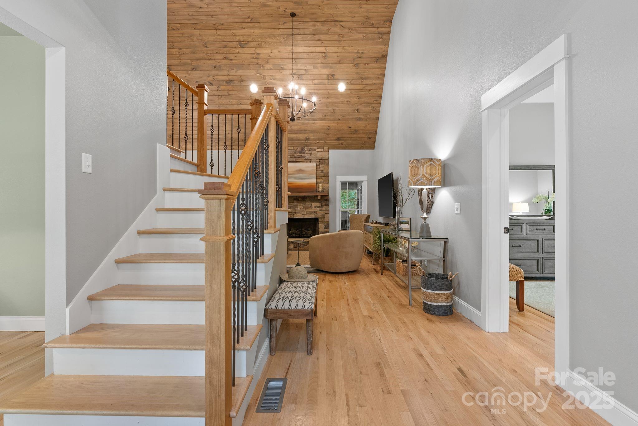 605 Salola Lane