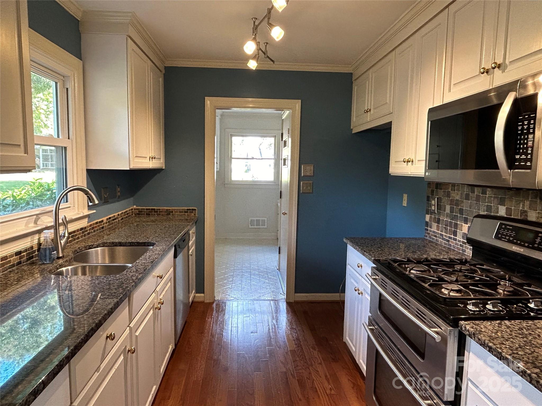 Point Largo - Residential