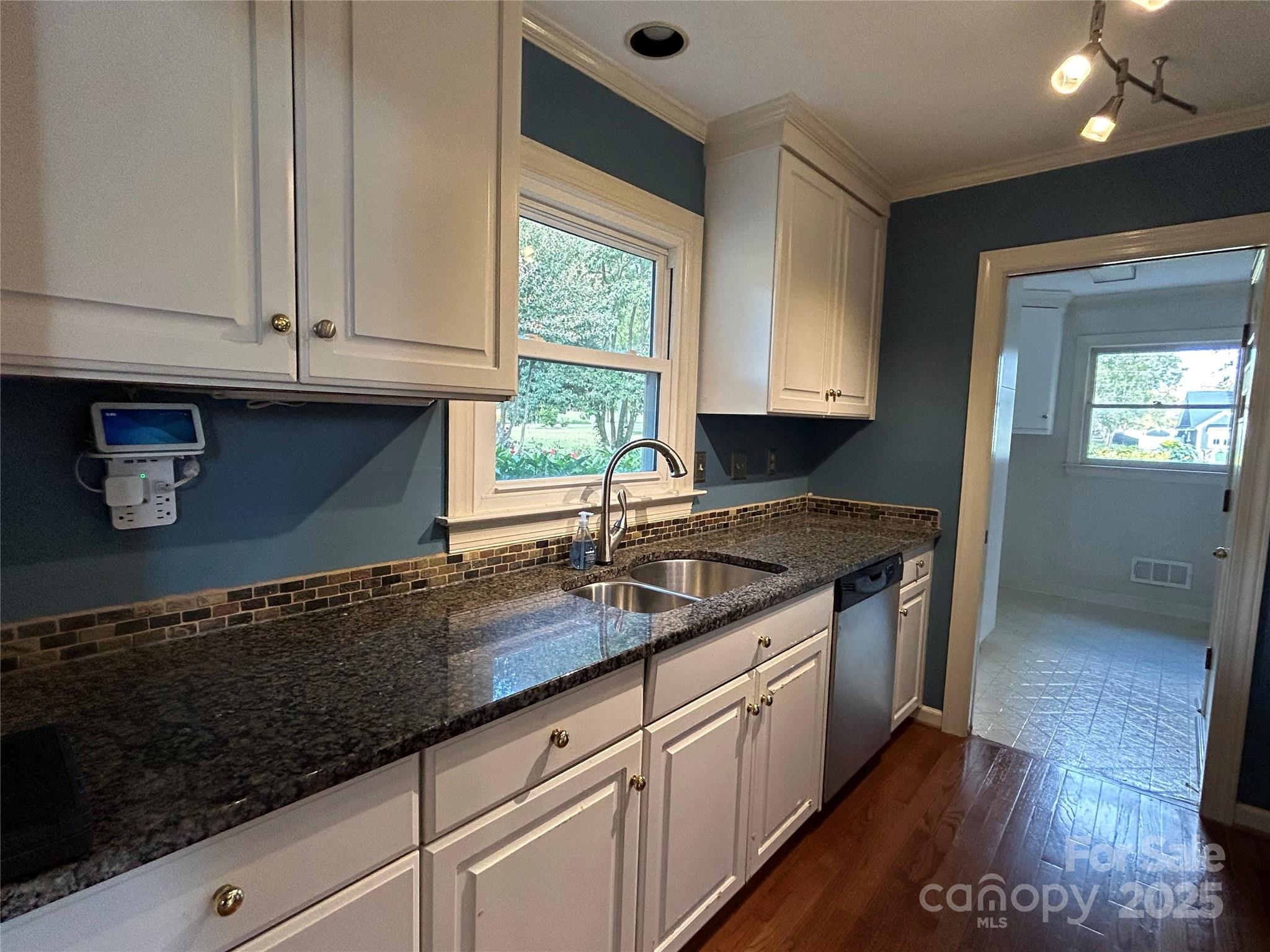 Point Largo - Residential