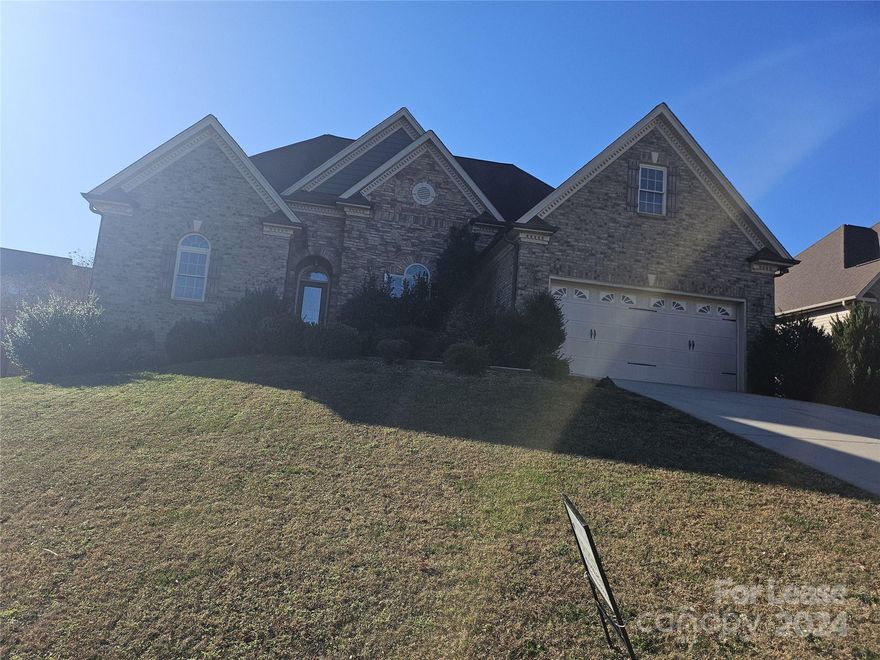 Stunning 4 bedroom 2.5 bath with large master bedroom and oversized masterbath with 2 walkin closets, large dining area open into the kitchen which features a breakfest nook. 2 other large bedroom  a full bath and half bath complete the downstairs. Upstairs include a massive storage area along with the 4th bedroom