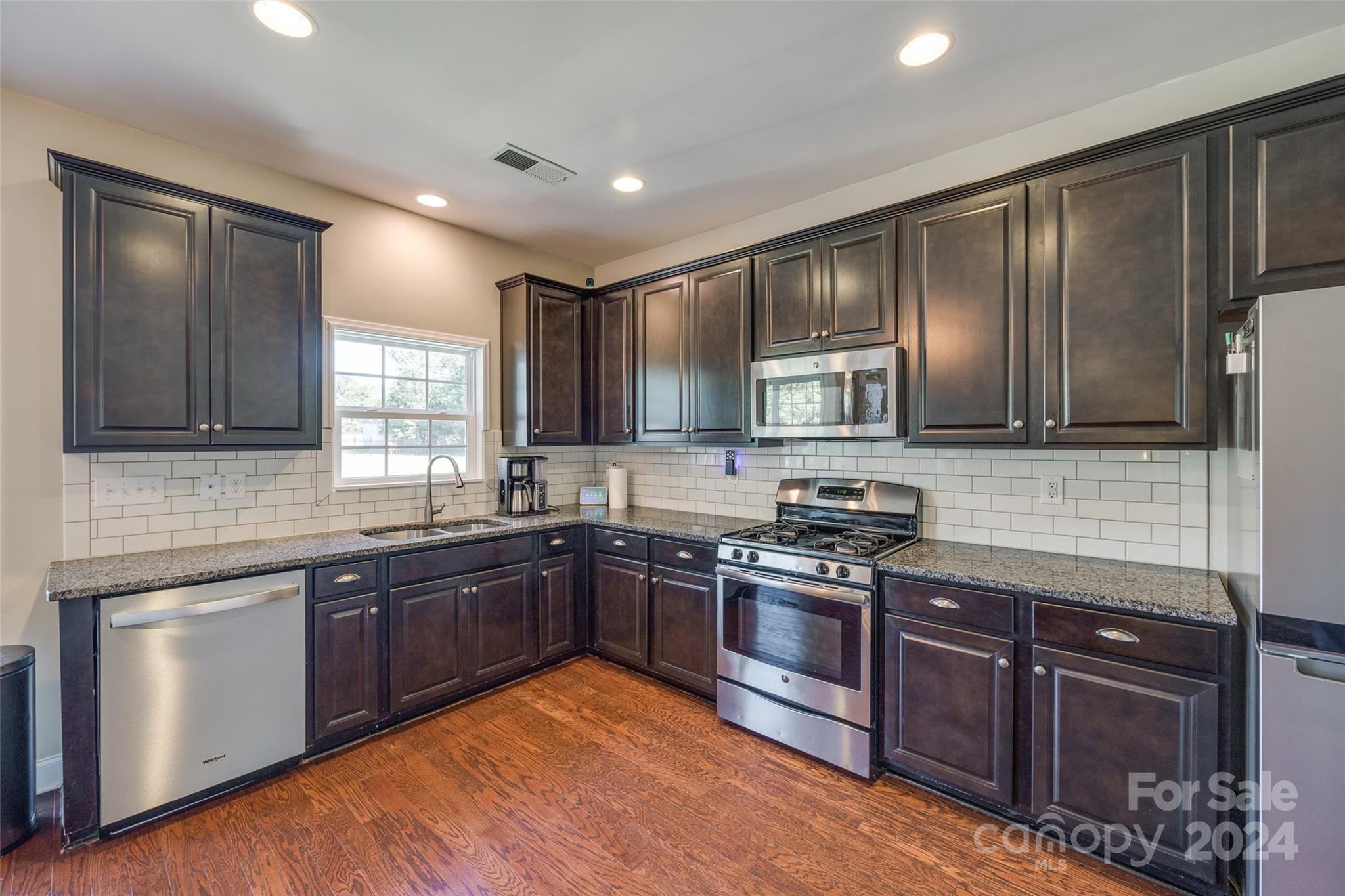 The Gates At Eastview - Residential