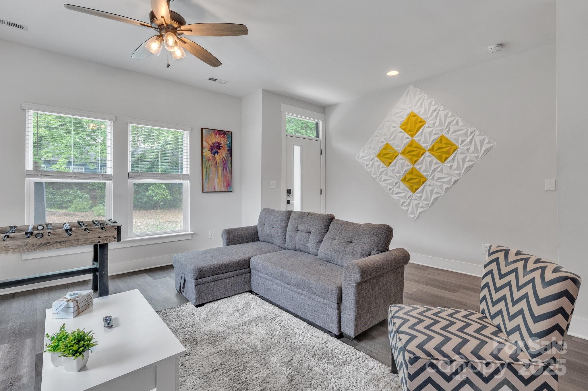 648 W End Drive