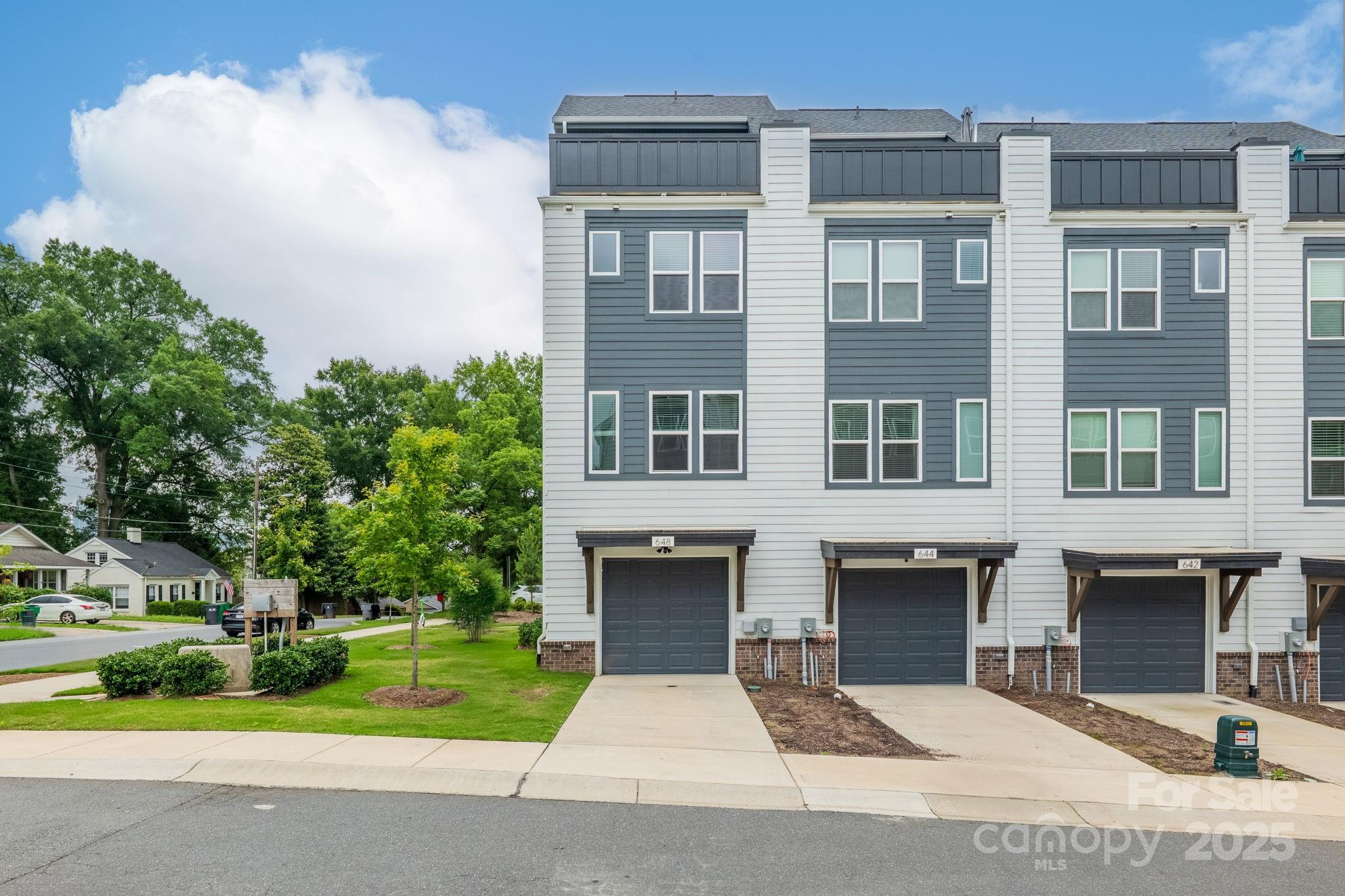 648 W End Drive