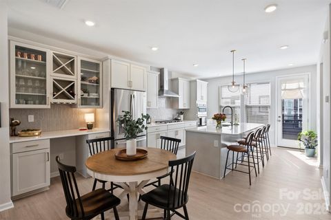 912 Mary Max Drive Davidson NC 28036