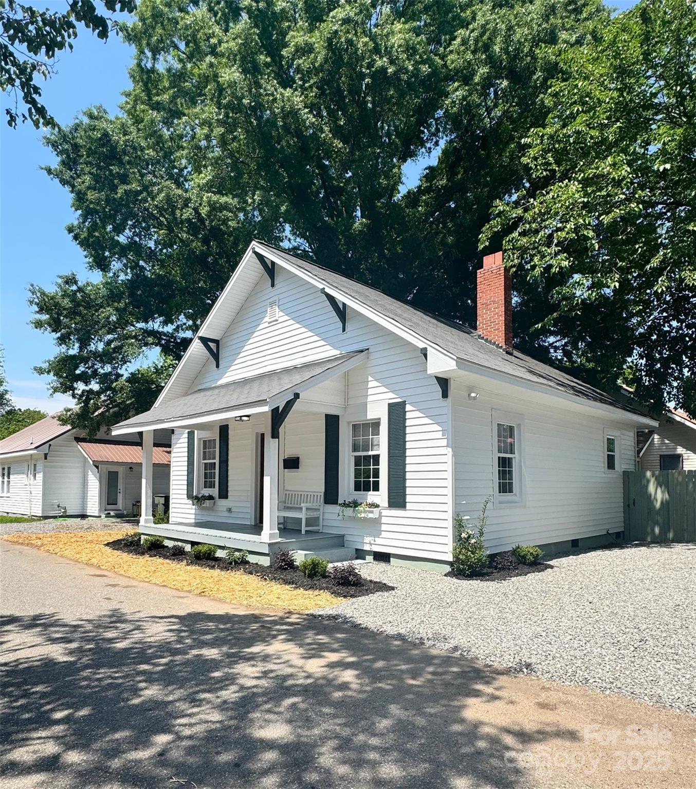 229 W Gray Avenue