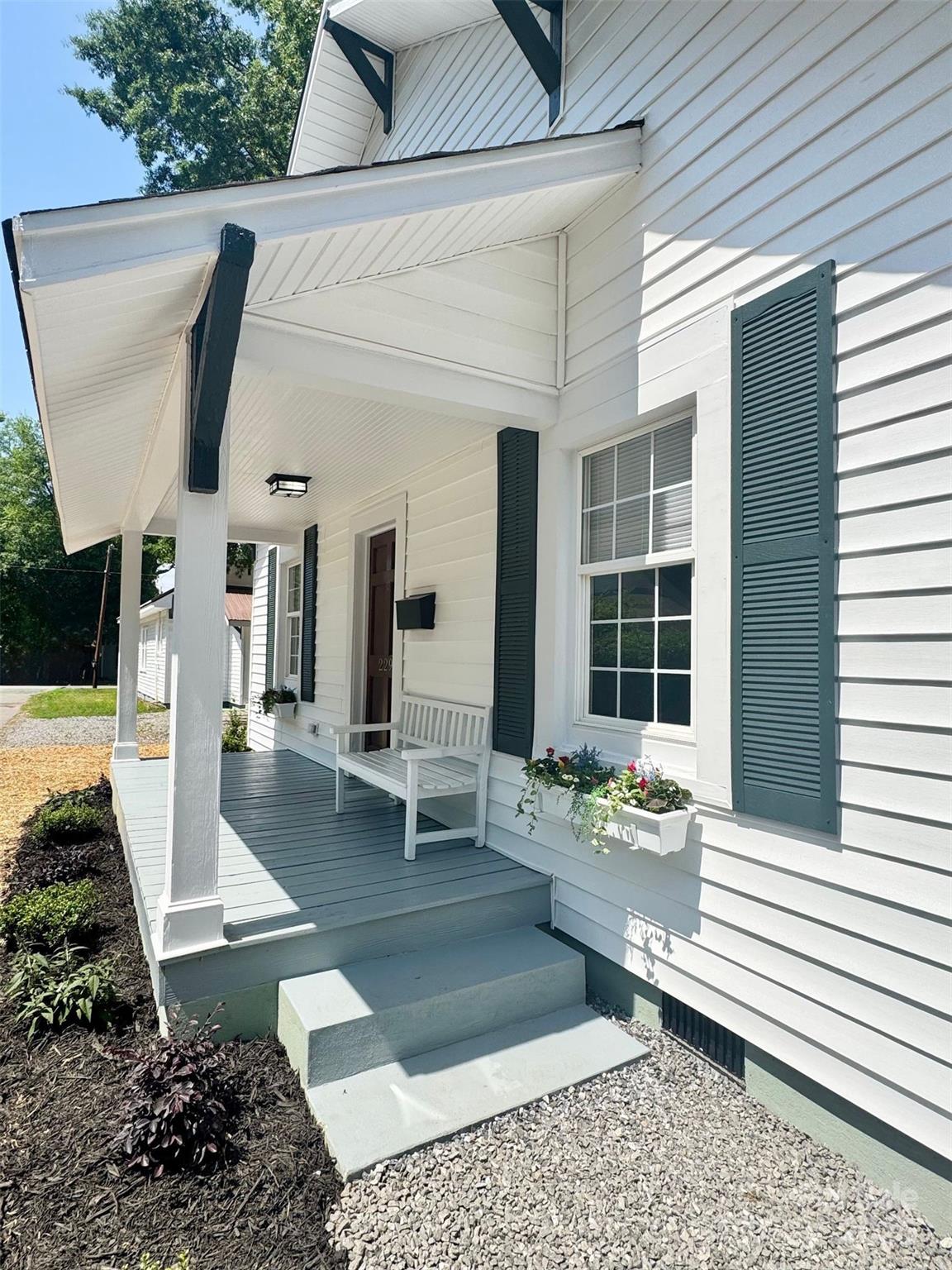 229 W Gray Avenue