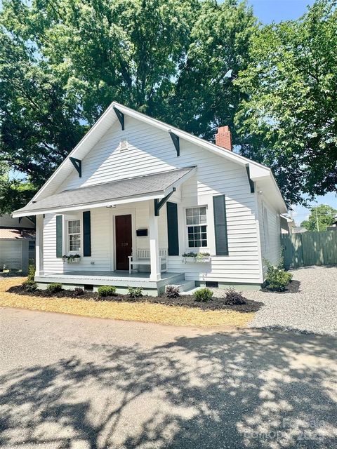 229 W Gray Avenue Mooresville NC 28115