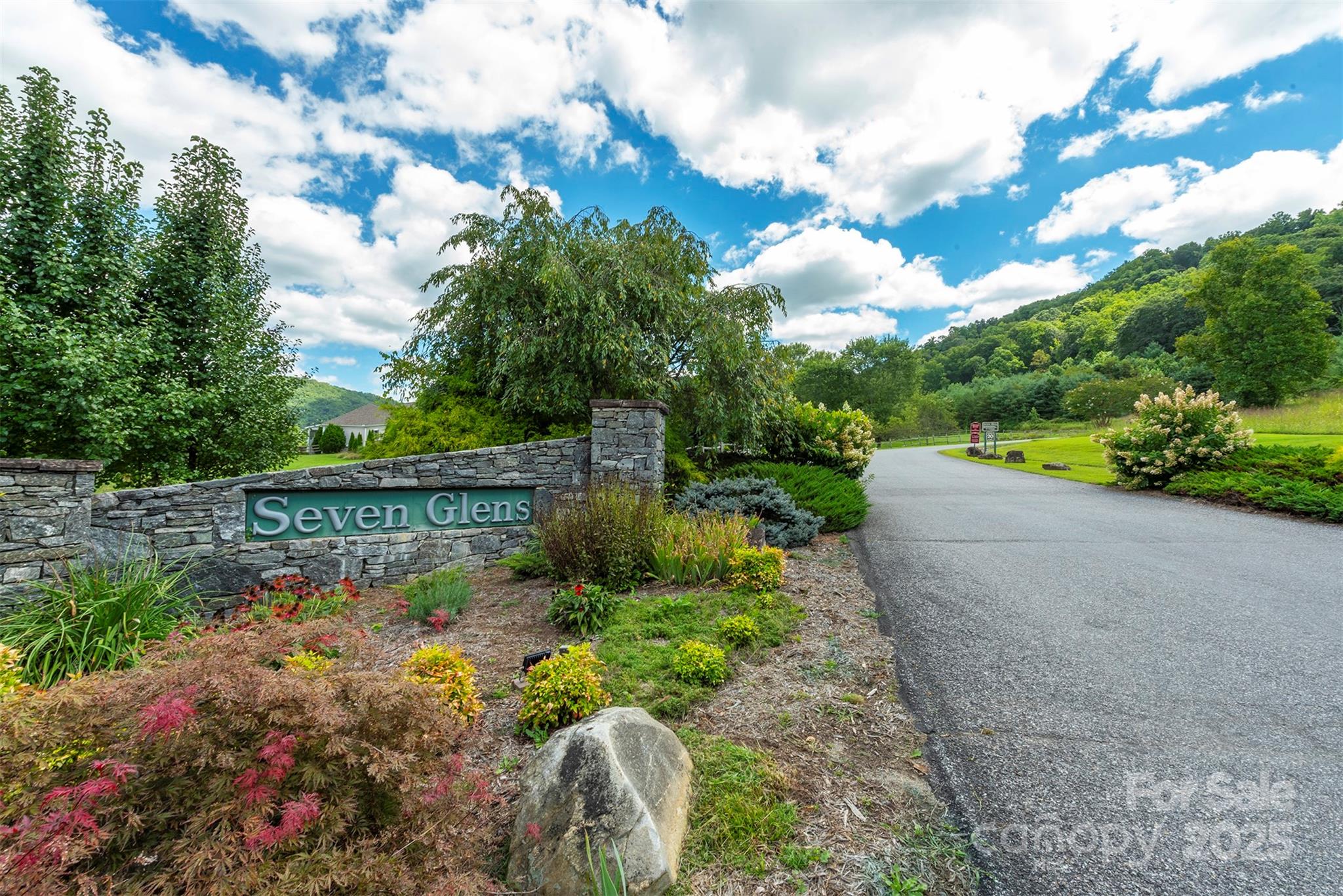 1559 Seven Glens Drive 165