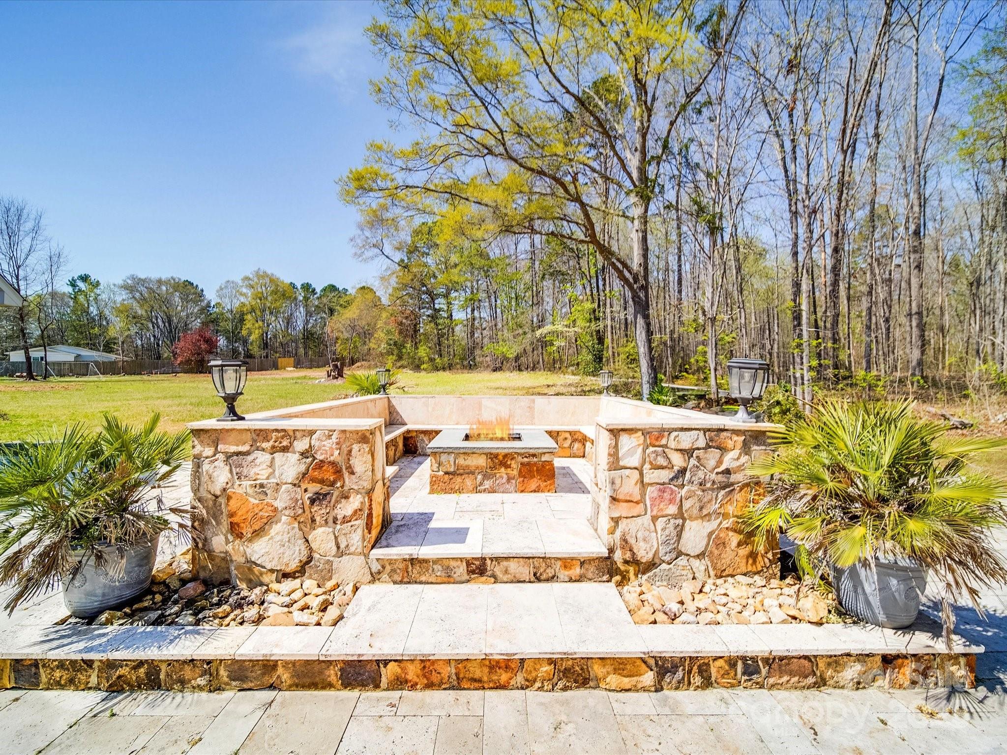 605 Allen Way