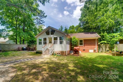 Single Family Residence in Matthews NC 233 Deer Creek Drive 3.jpg