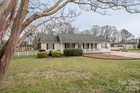 Photo of 112 Pilots Ridge Drive, Bessemer City, NC 28016 (MLS # 4351815)