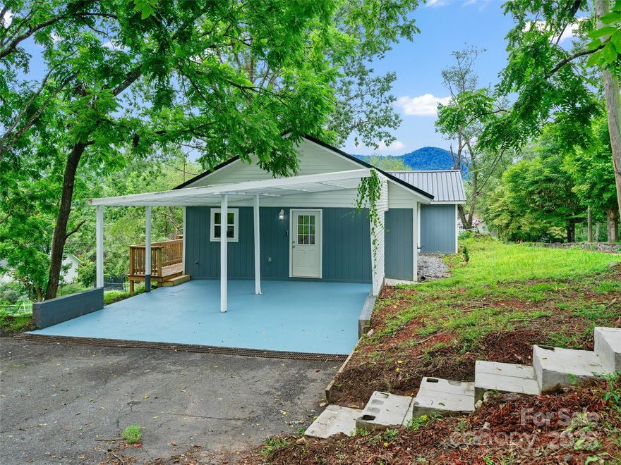 Freshly & completely remodeled, this charming bungalow offers the perfect blend of modern comfort and small-town convenience. Located just minutes from downtown Spruce Pine, you’ll enjoy easy access to local shops, restaurants, and amenities. The open floor plan creates a light-filled, inviting space ideal for everyday living or entertaining. Designed for single-level convenience, this home features thoughtfully updated finishes throughout. Step outside to a spacious deck, perfect for grilling, dining, and enjoying the fresh mountain air. Whether you’re looking for a move-in-ready starter home, a weekend retreat, or a potential Airbnb investment, this property checks all the boxes.
***OWNER FINANCING AVAILABLE!!***