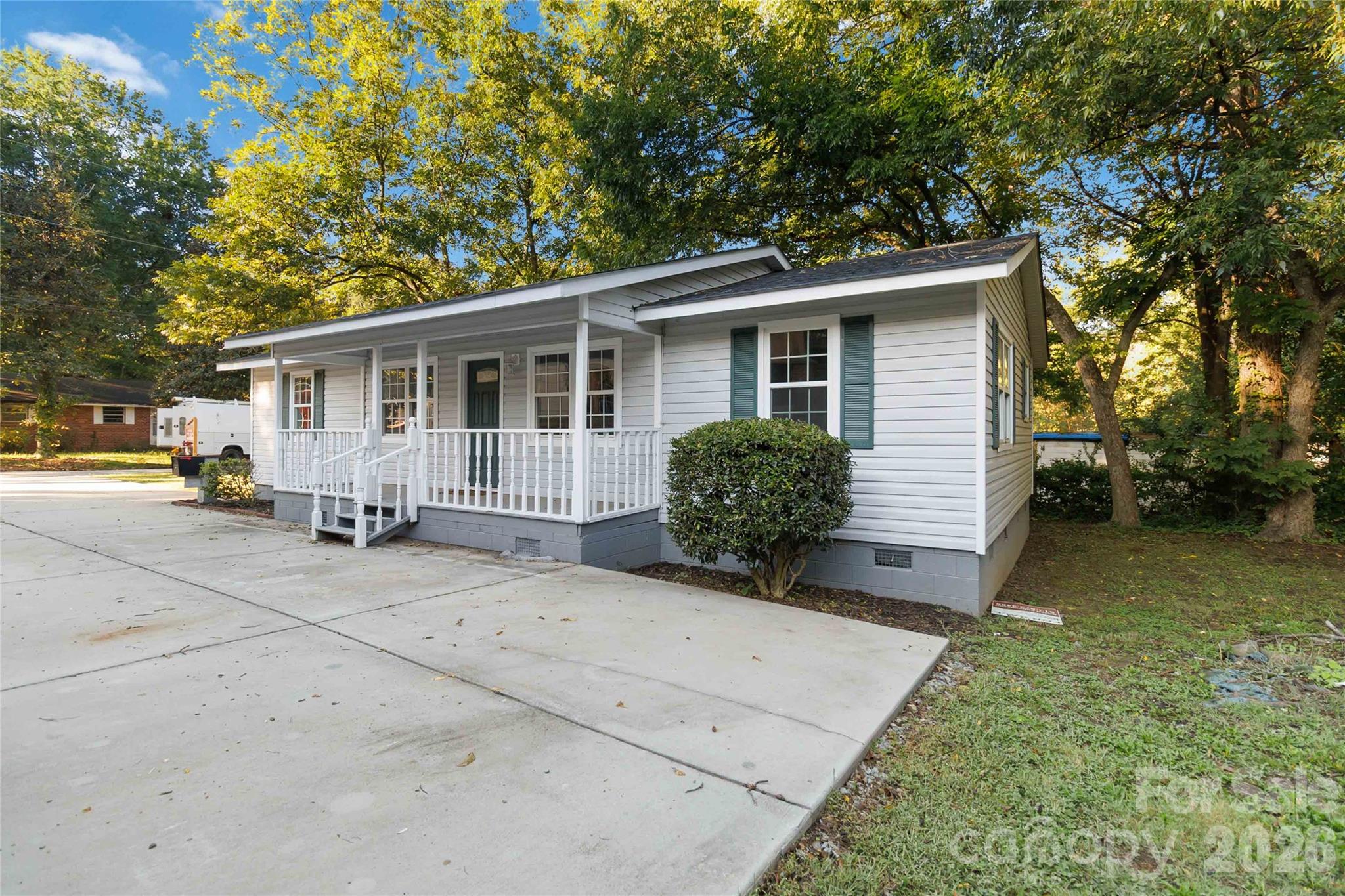 327 E Morrow Avenue
