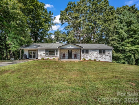 Photo of 3208 Florida Drive, Hendersonville, NC 28792 (MLS # 4420340)