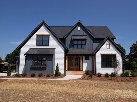 Single Family Residence in Clover SC 186 Triple Ponds Court.jpg