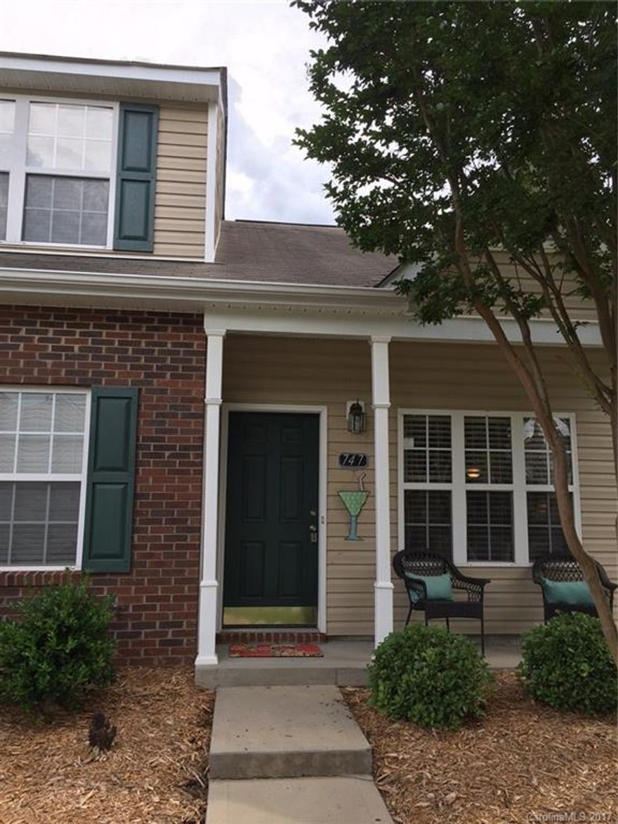 Lovely 2 Bedroom 2.5 bathrooms with Master on main, End Unit. Loft that overlooks the living area with large walk in closet. Eat in Kitchen with breakfast bar and Deck for entertaining. Unit has been well maintained and move in ready. Convenient to highway 77 and South Charlotte. Fort Mill schools