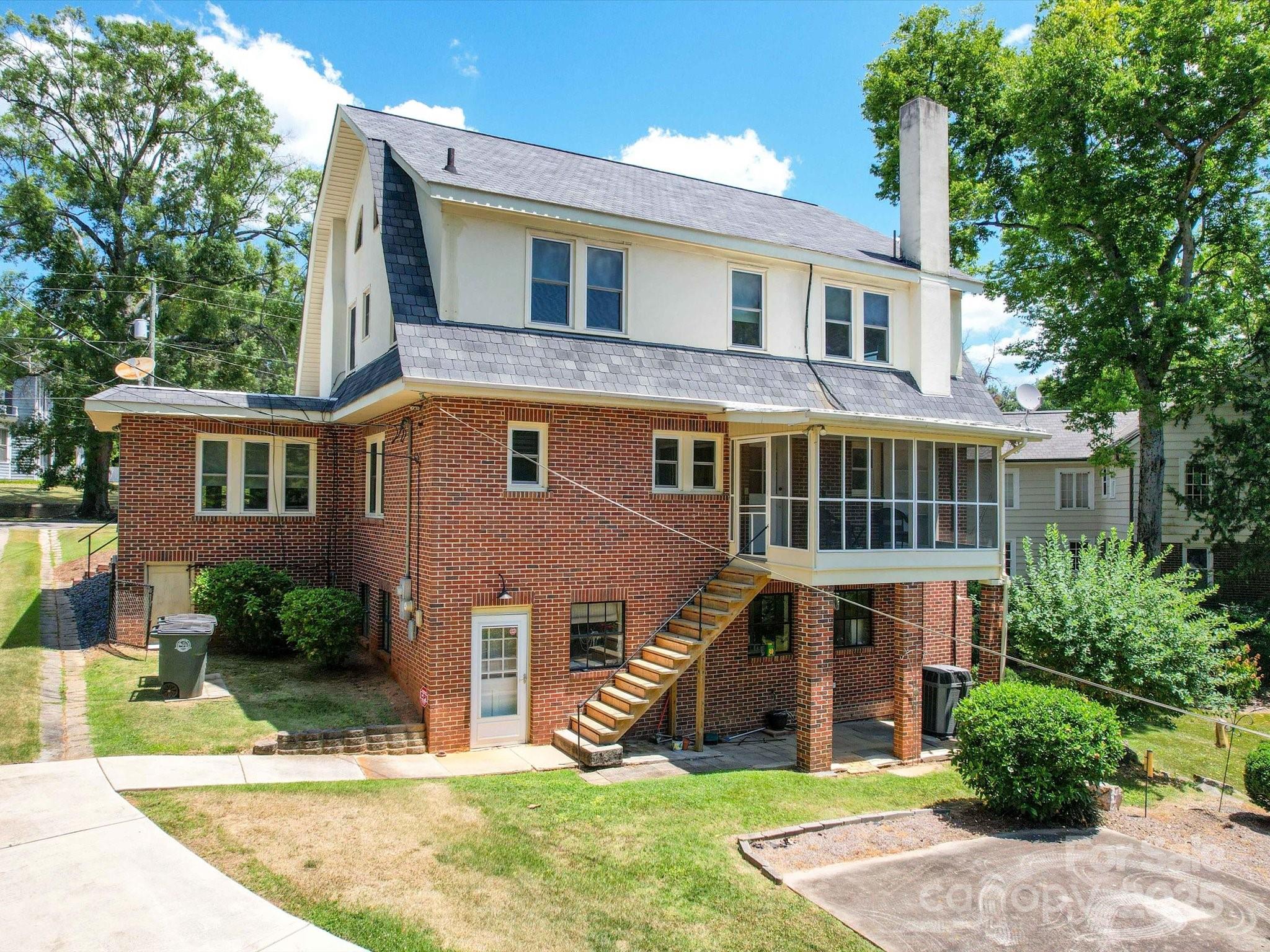 405 W Wade Street