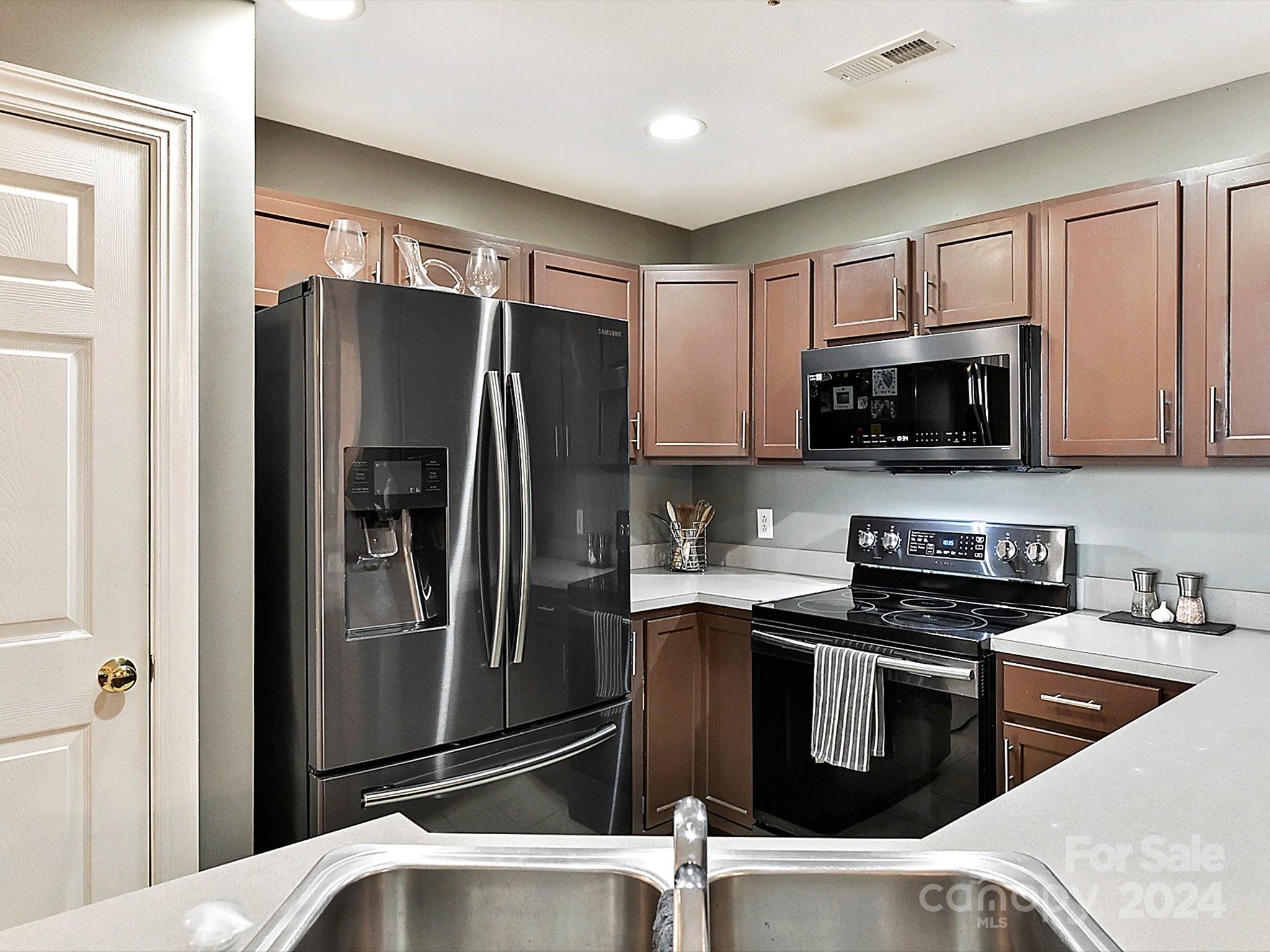 Gateway Plaza - Residential