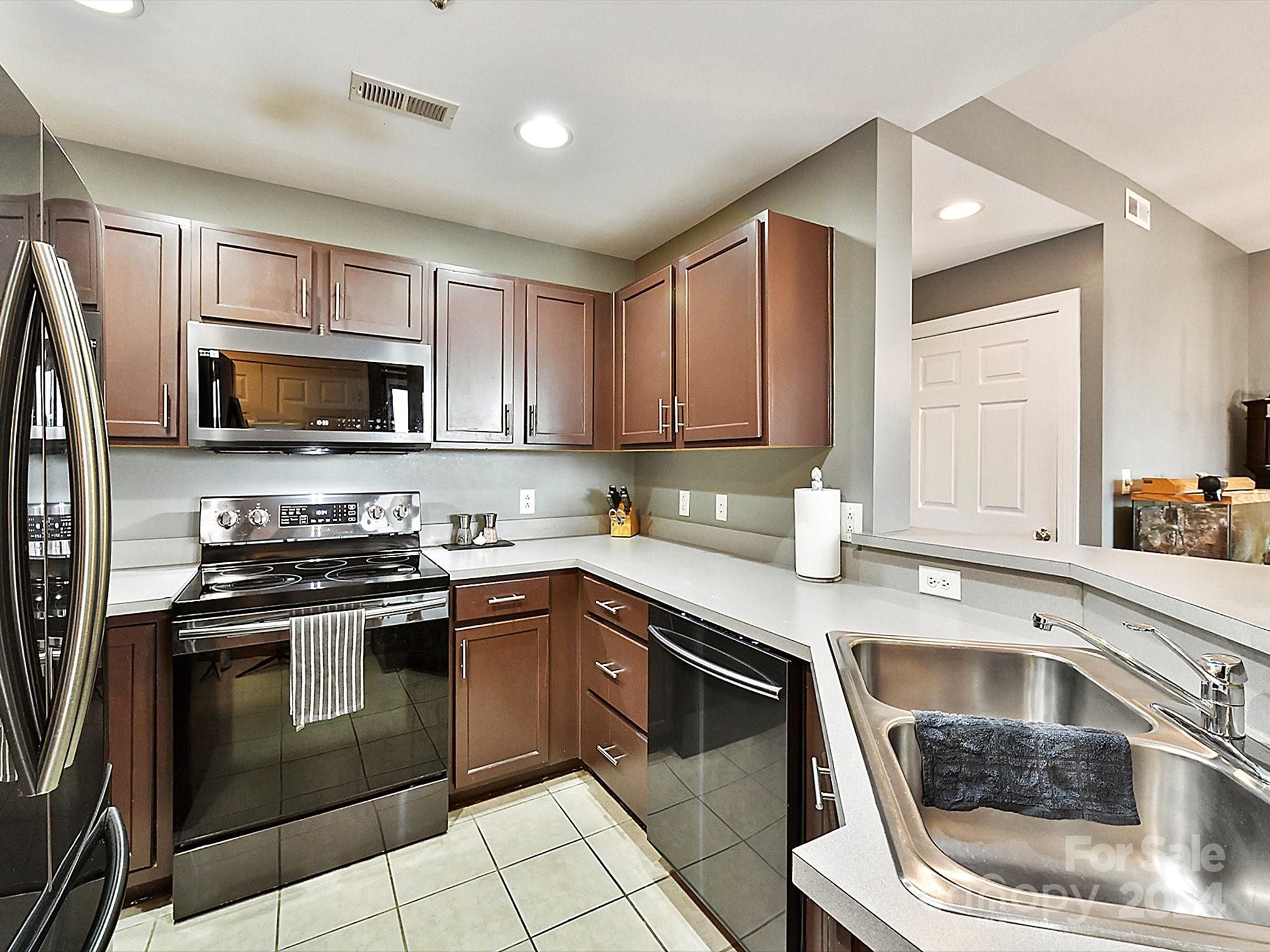 Gateway Plaza - Residential