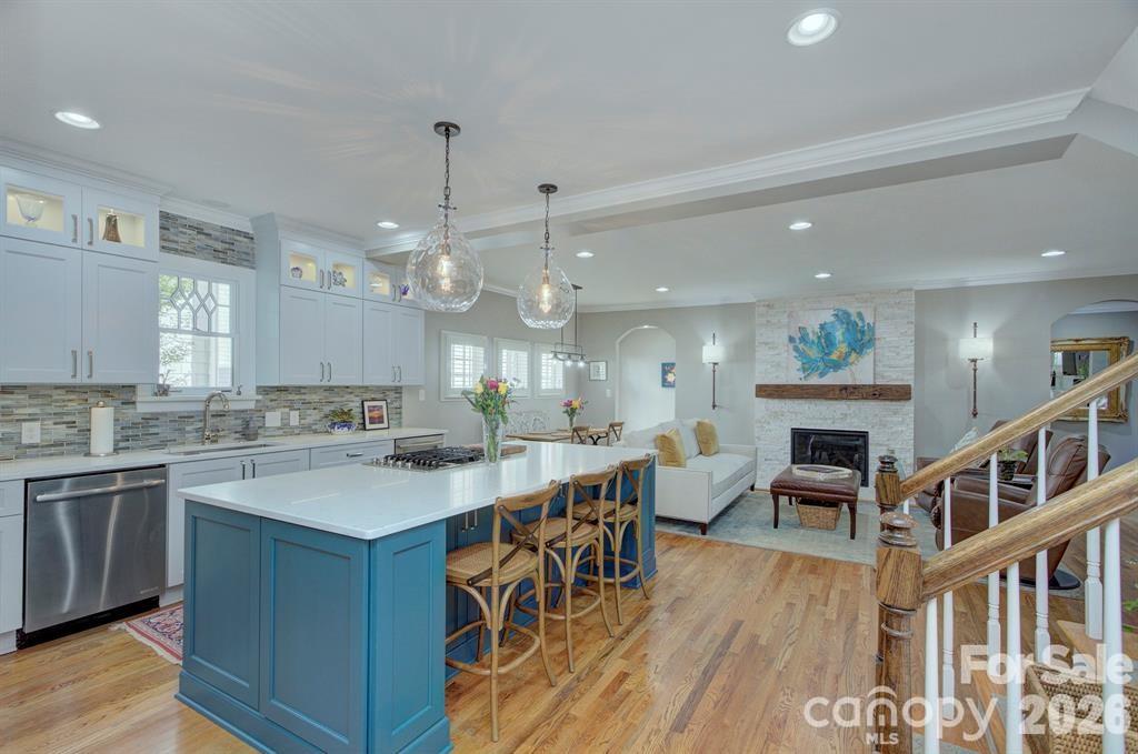 1825 Lombardy Circle