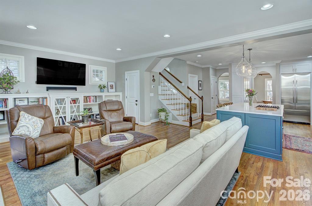 1825 Lombardy Circle
