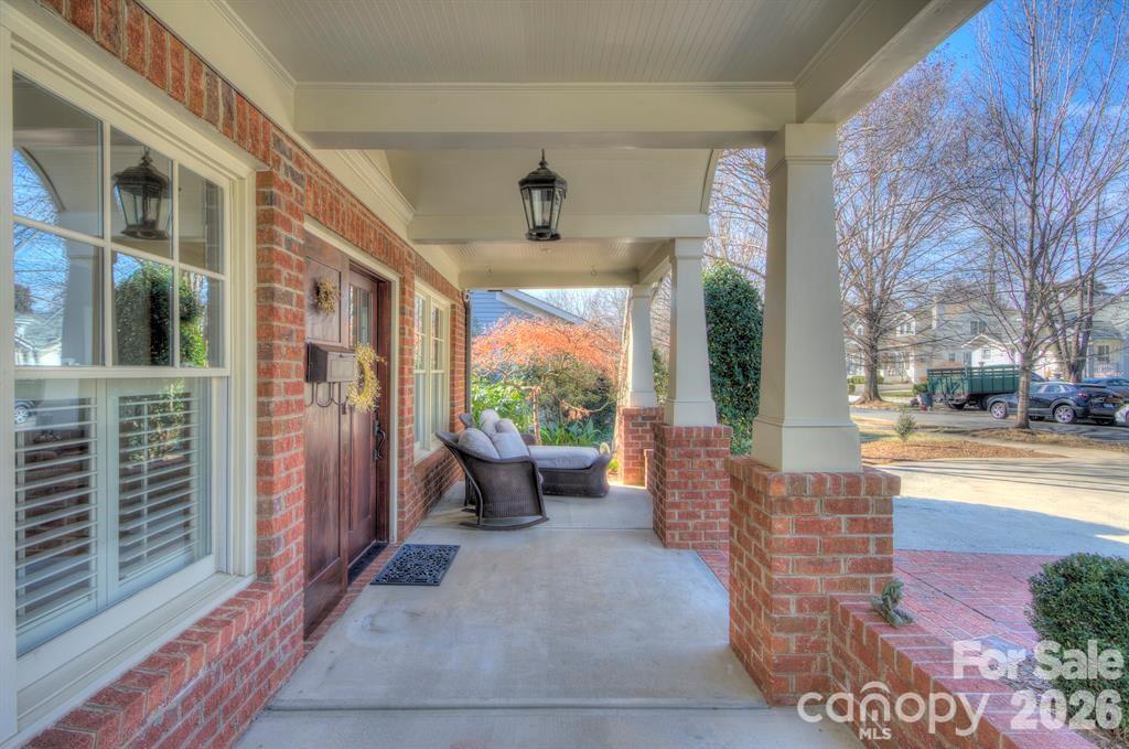1825 Lombardy Circle