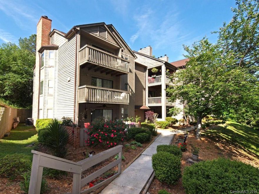 Close to everything! Two bedroom, 2 full bath condo located in the heart of Lake Wylie. Large bedrooms with 2 separate balconies. Cute as can be!