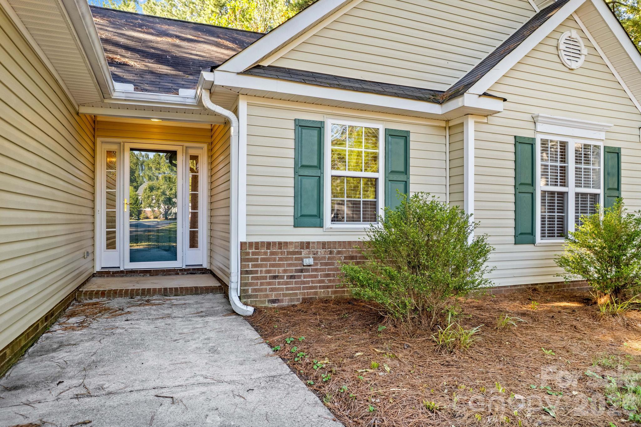 211 W Whispering Pines Lane