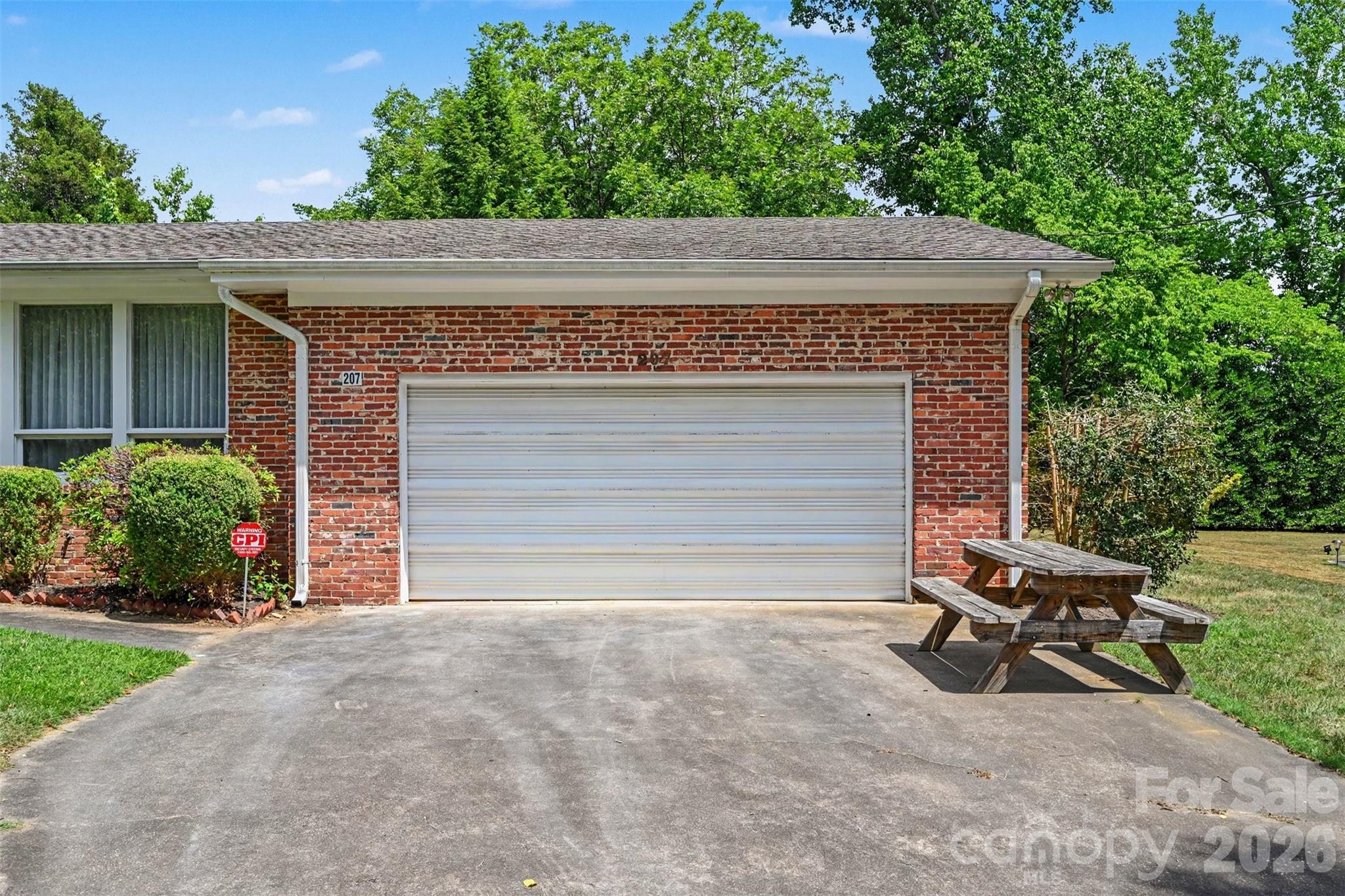207 Sills Drive