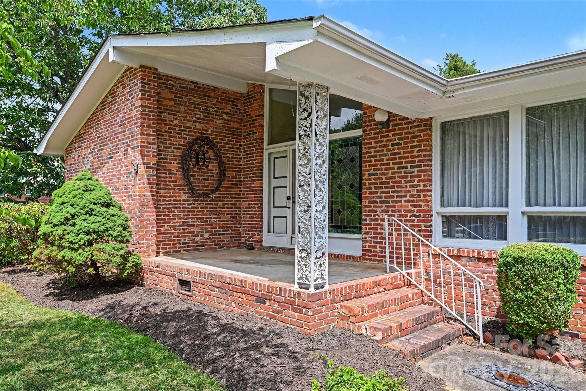 207 Sills Drive