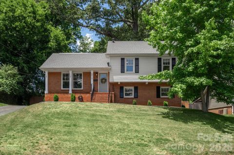 Photo of 6912 Woodstock Drive, Charlotte, NC 28210 (MLS # 4383867)