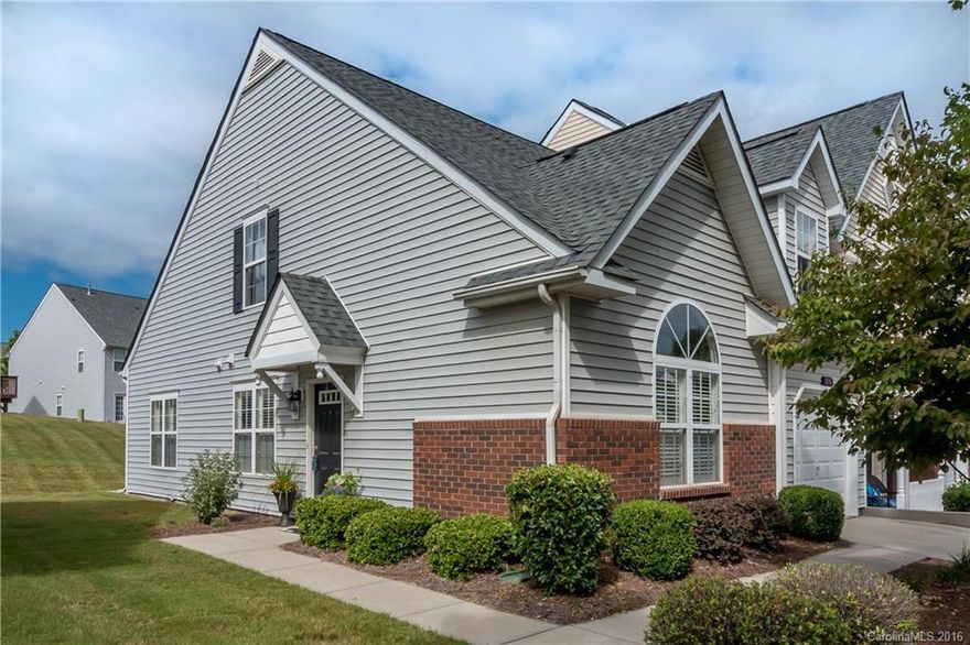 PRICE REDUCED!  Move-in ready End Unit w/ garage.  Master on the Main.  Open floor plan w/vaulted ceilings in Great Room, kitchen & Master!  Gourmet kitchenw/ granite/st steel appliances /travertine backsplash. Updated fixtures! Plantation shutters throughout main.  Check out HUGE master walk-in closet! Laminate hardwoods in kitchen & dining, new tile in bthrms. LOW SC TAXES! 1 mile to Publix, minutes to Ballantyne/ Blakeney.