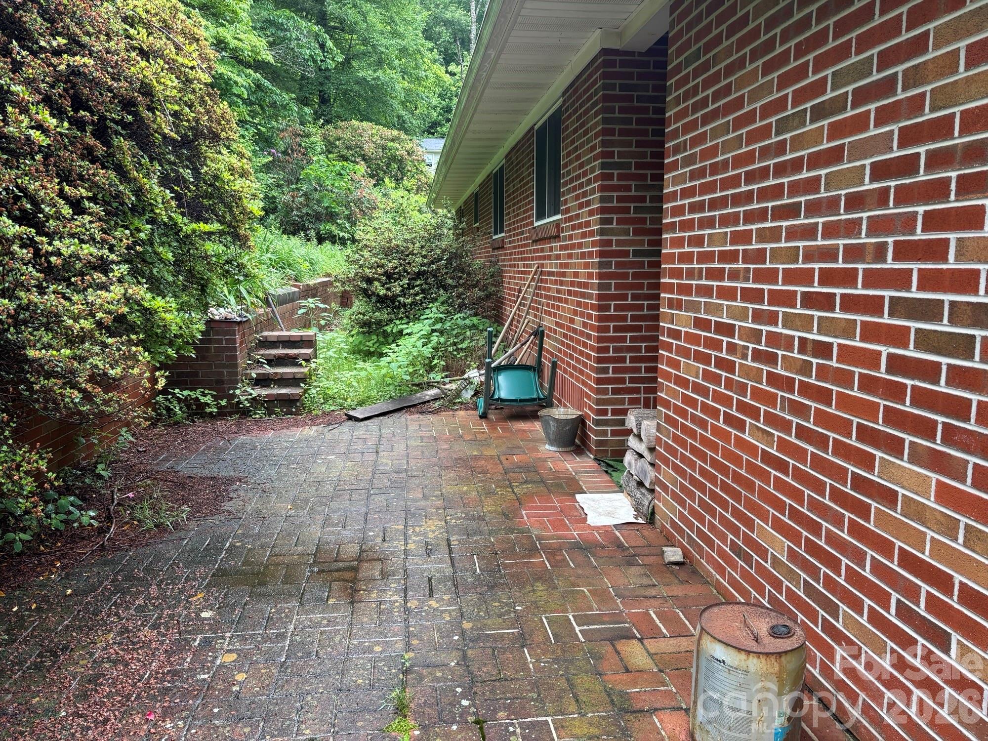 609 Valley Road