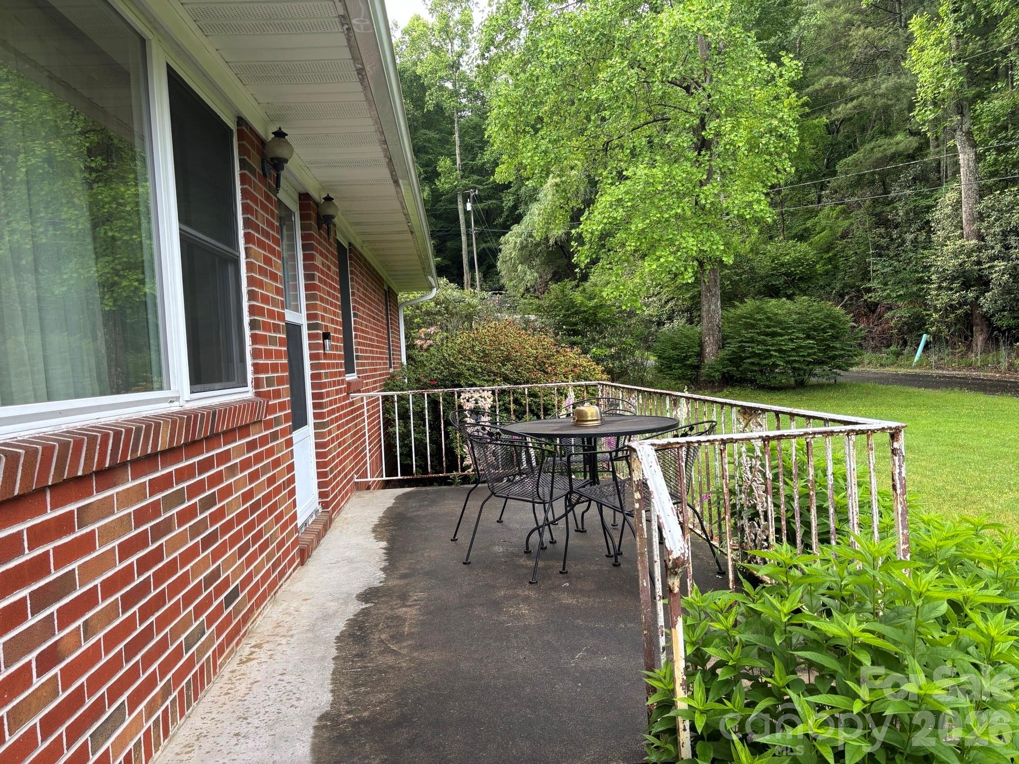 609 Valley Road