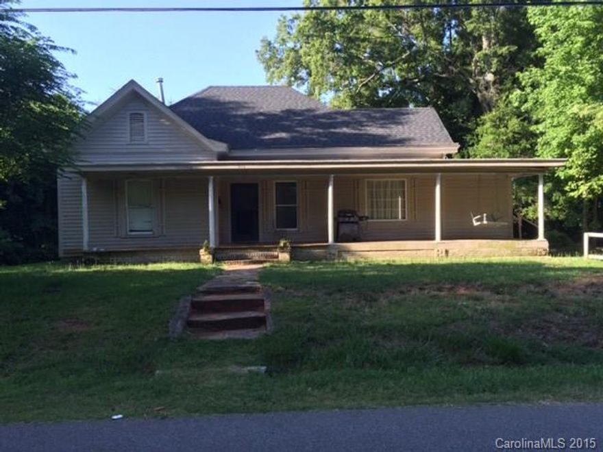 Investor opportunity! Duplex located in Wadesboro. Both units are currently occupied with a total income of $800 per month. Home has recently had a roof put on. Plenty of room for parking!