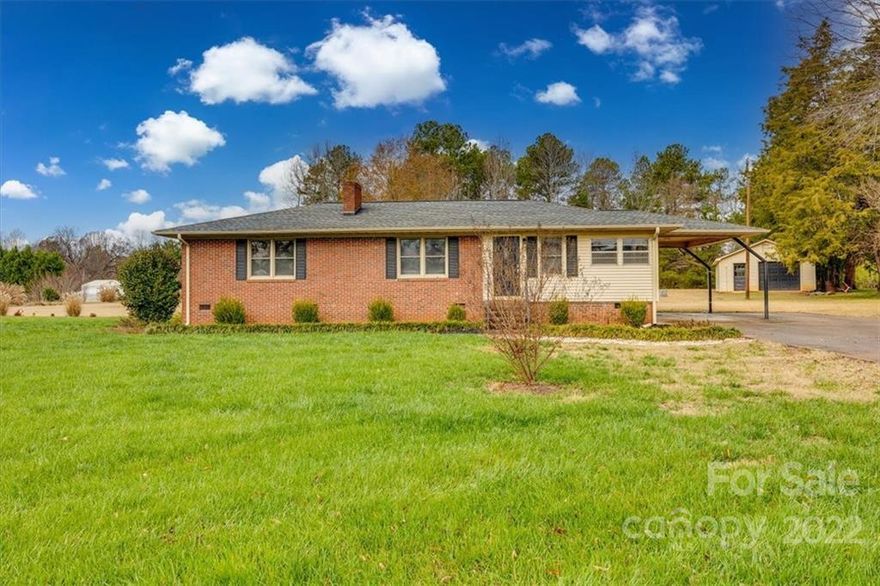 BACK ON MARKET!
Super cute, remodeled ranch home on 1.57 acres with no HOA!  This home features new kitchen cabinets with granite countertops, a new stove and microwave. The full bathroom has been completely renovated with a brand-new tub, toilet and vanity. Fresh paint and new flooring (LVT in the main living area and bathrooms and carpet in the bedrooms) throughout the home. The HVAC is three years old with all new ductwork in 2022, new vapor barrier, and partial electrical upgrade. This home offers a carport PLUS a one car detached garage with additional storage. Very close to I-77, shops and restaurants.  Check it out today!!