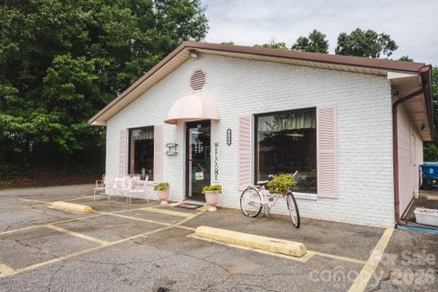Photo of 224 School Drive, Taylorsville, NC 28681 (MLS # 4418376)