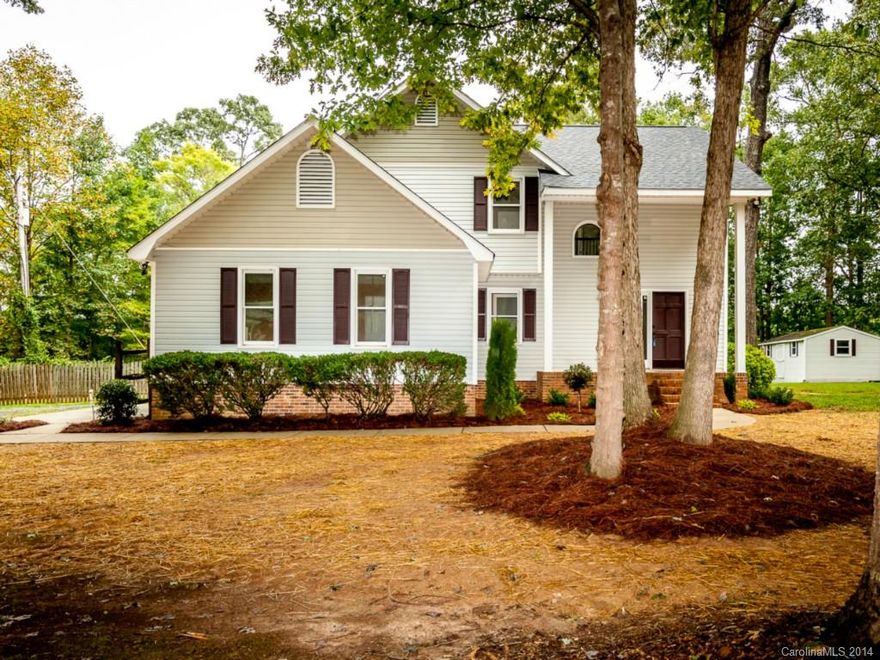 Completely Updated 3br, 2 bath 2 story home situated on 1.3 Acres! Open floor plan w/ New roof, HVAC, and HW tank. The new Kitchen includes espresso finished cabinets with granite counter, stainless steel range/oven, dishwasher and microwave. Iron spindled staircase leads you up to an open loft that can be used for an office or sitting area. Master bedroom features a bay window and has an attached master bath with 2 sinks and granite counters. 
This house is immaculate and will not last!
