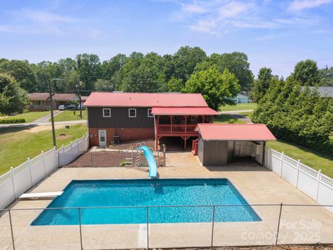 2011 Hampton Heights Street Lenoir NC 28645