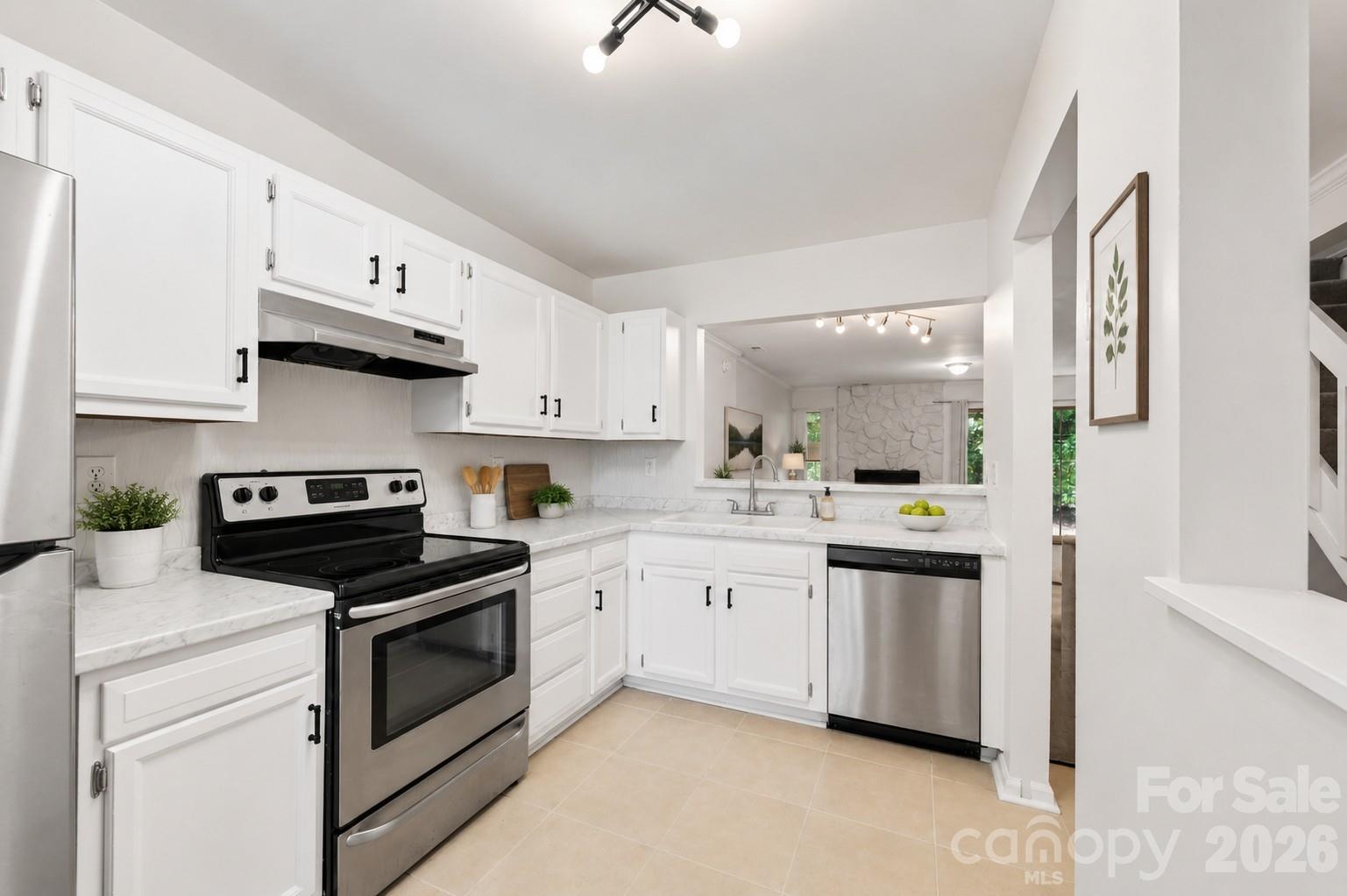 6216 Windsor Gate Lane