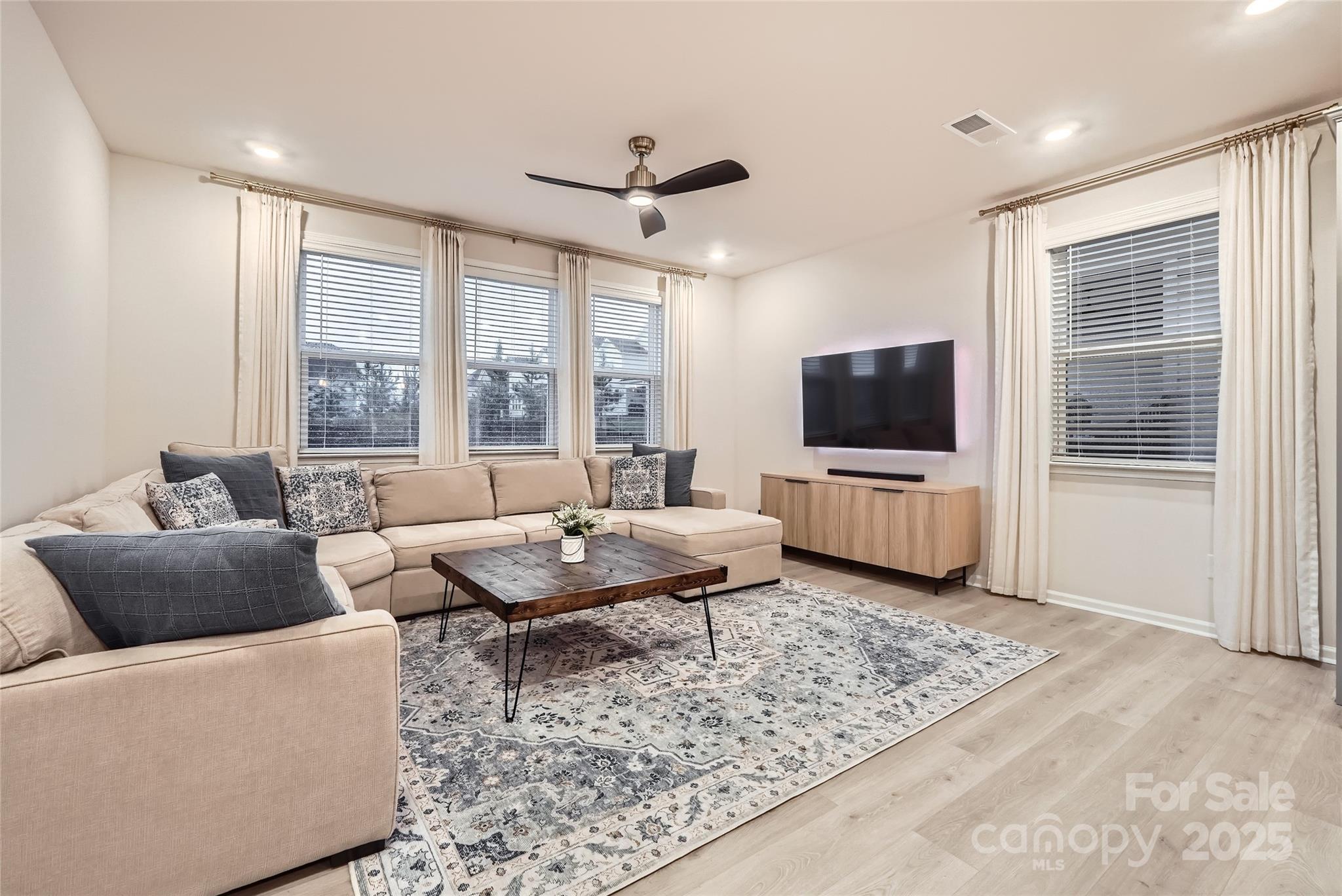 15116 Caspian Way