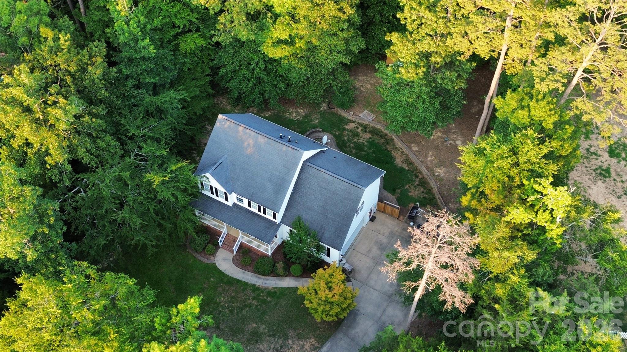 1525 Hawthorne Drive