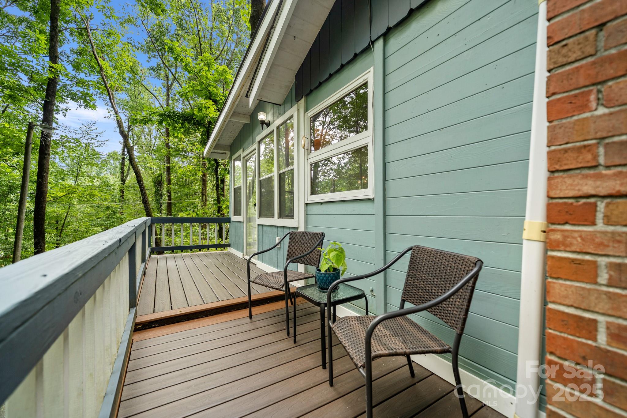 1453 Tanglewood Lane