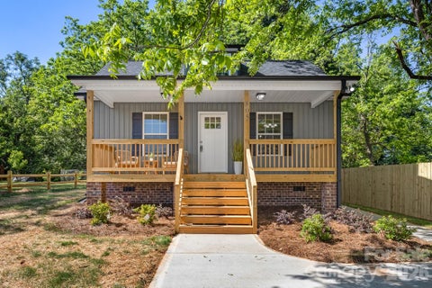 Photo of 805 Hunter Street, York, SC 29745 (MLS # 4374110)
