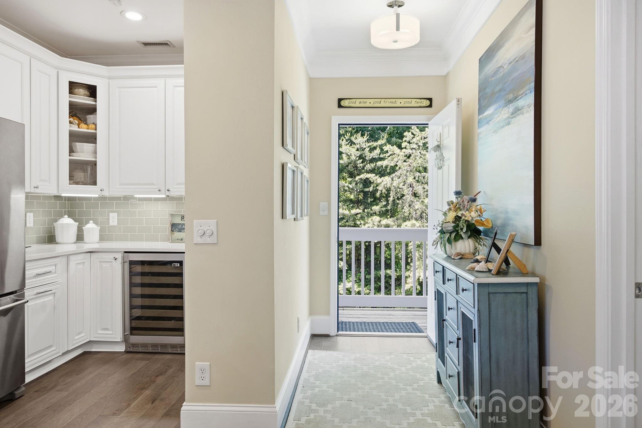8942 Rosalyn Glen Road