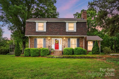 Photo of 819 Old Dutch Road W, Indian Trail, NC 28079 (MLS # 4243062)