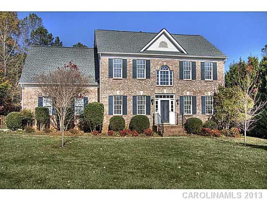 ALL BRICK & PRIVATE LRG LOT. 4 OR 5 BEDROOMS UP; ENTRY FOYER OPEN TO LIVING RM W/FIREPLACE & DINING RM. OPEN KTCHN, BRKFAST BAR W/BRKFAST AREA & BAY WINDOW  GRT ROOM; 42' KIT CABS, NEW GRANITE COUNTERS, MARBLE BCKSPLSH. SEP GRT ROOM & LRG OPEN & AIRY W/ATRIUM DOORS TO OVERSIZED DECK W/ FRESH STAIN. CERAMIC TILE FOYER & BATHS; HARDWOODS IN DEN; SECURITY SYSTEM. MOVE IN READY. 1 YR BYR WRNTY