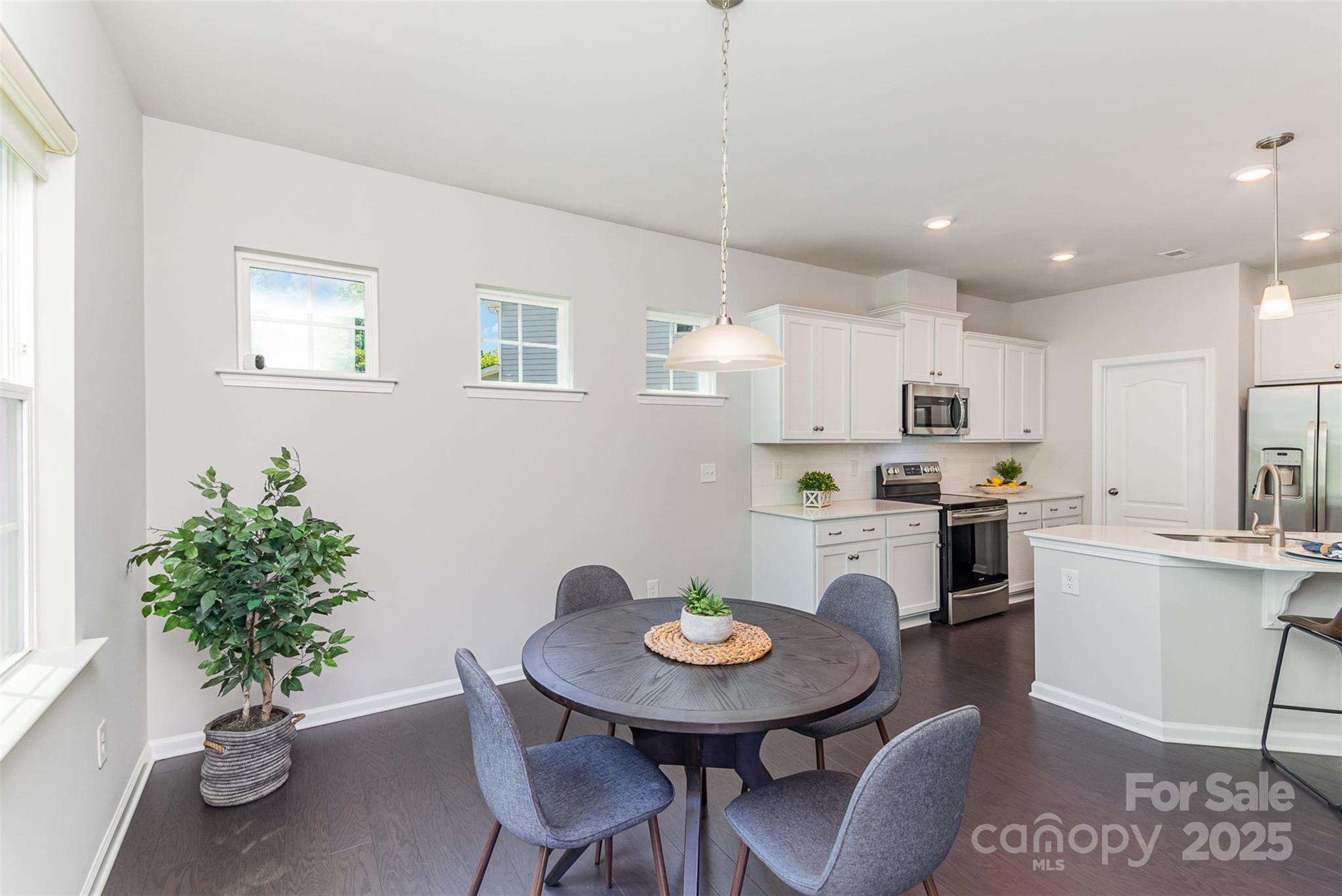 Fort Mill, South Carolina 29715, United States, 5 Bedrooms Bedrooms, ,4 BathroomsBathrooms,Residential,Under Contract,118951