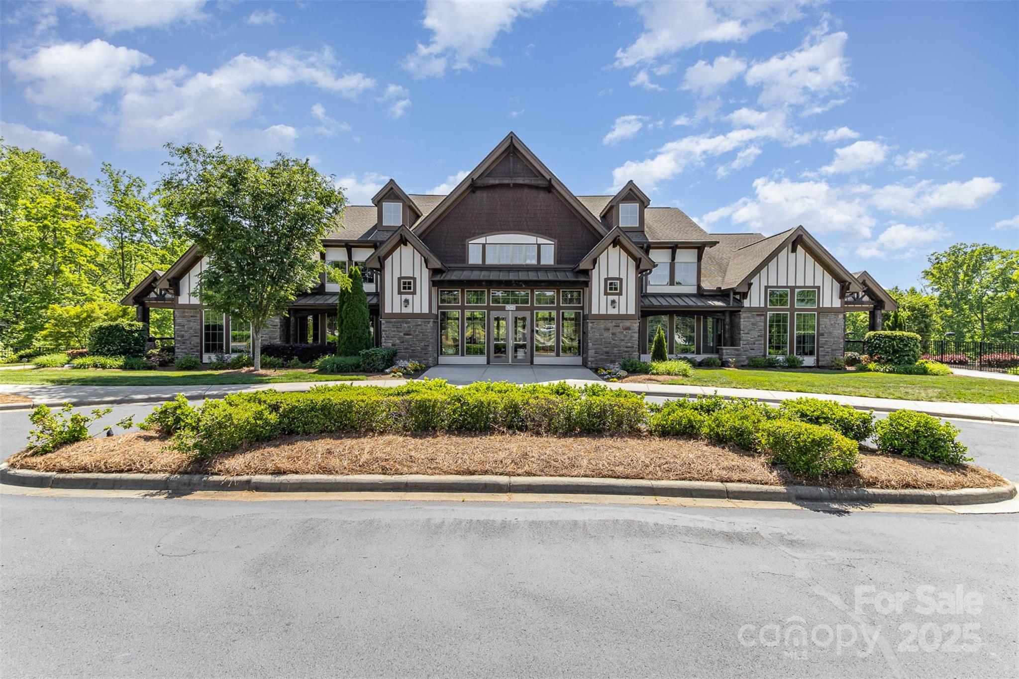 Fort Mill, South Carolina 29715, United States, 5 Bedrooms Bedrooms, ,4 BathroomsBathrooms,Residential,Under Contract,118951