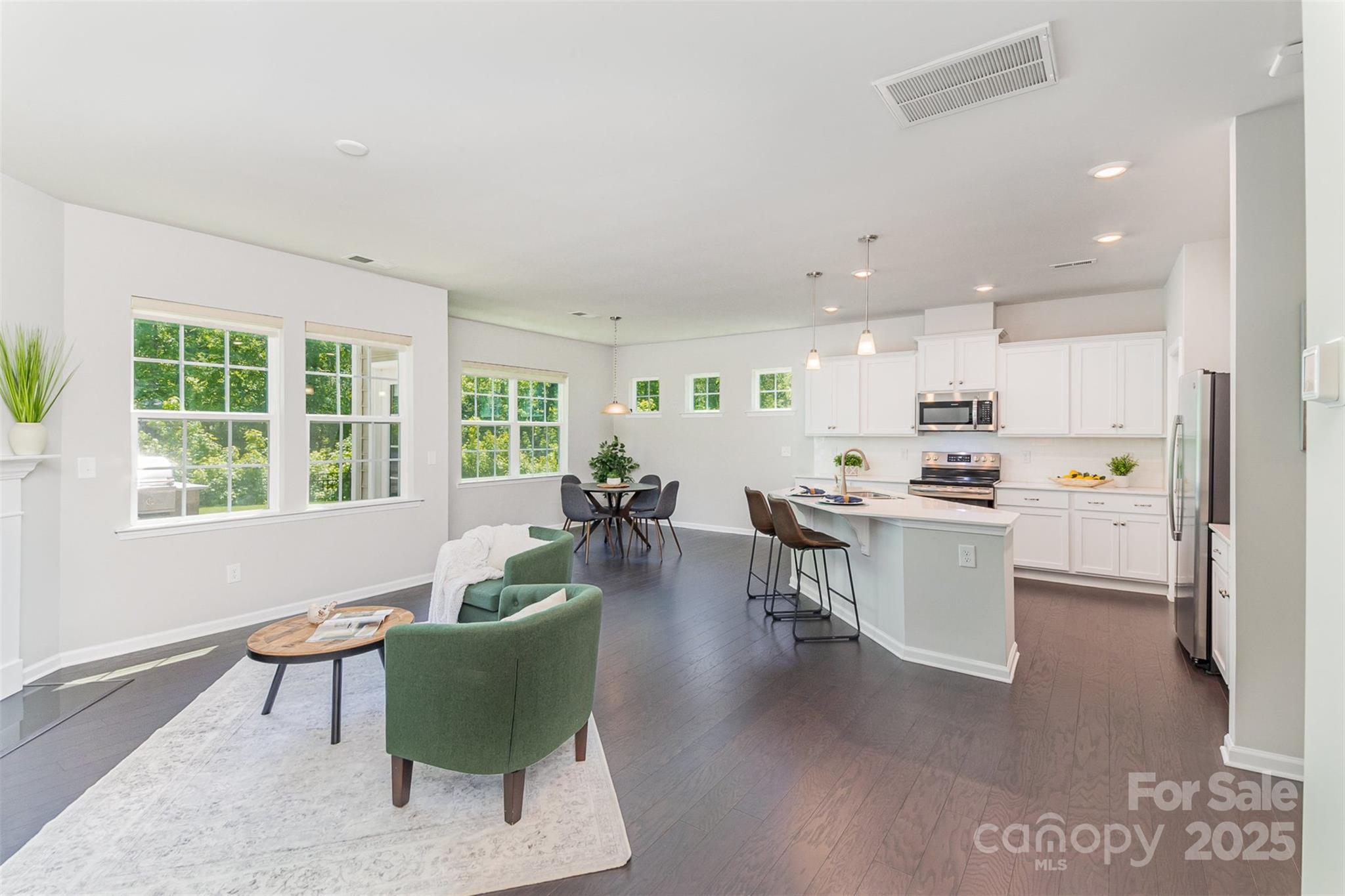 Fort Mill, South Carolina 29715, United States, 5 Bedrooms Bedrooms, ,4 BathroomsBathrooms,Residential,Under Contract,118951